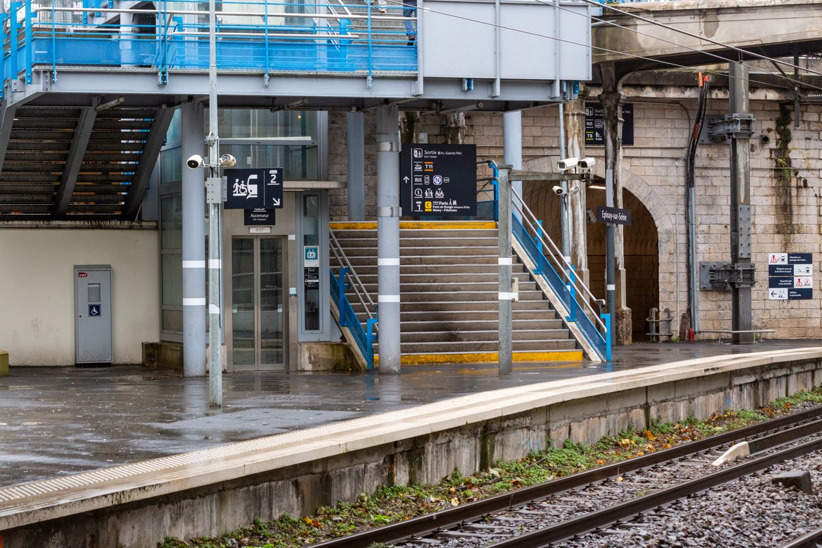 SNCF Gares & Connexions (@connectgares) on Twitter photo 🚉 Nouvelle ère pour la gare d’Epinay-sur-Seine : équipements PMR 👨🦽, quais rehaussés ↕️, rampes d'accès et parking à vélos sécurisé 🚲
👉Une rénovation qui allie patrimoine et accessibilité grâce au soutien d'<a href="/IDFmobilites/">IDF Mobilités</a> et <a href="/iledefrance/">Région Île-de-France</a> 🚉 Nouvelle ère pour la gare d’Epinay-sur-Seine : équipements PMR 👨🦽, quais rehaussés ↕️, rampes d'accès et parking à vélos sécurisé 🚲
👉Une rénovation qui allie patrimoine et accessibilité grâce au soutien d'<a href="/IDFmobilites/">IDF Mobilités</a> et <a href="/iledefrance/">Région Île-de-France</a>