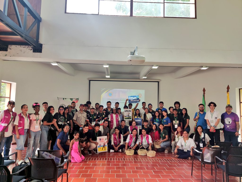 Con la juventud de Leticia, conversando sobre la importancia de defender nuestra Amazonía. Gracias por la solidaridad con GORGONA 
📢🐆🐳 #Amazonas #SOSGorgona