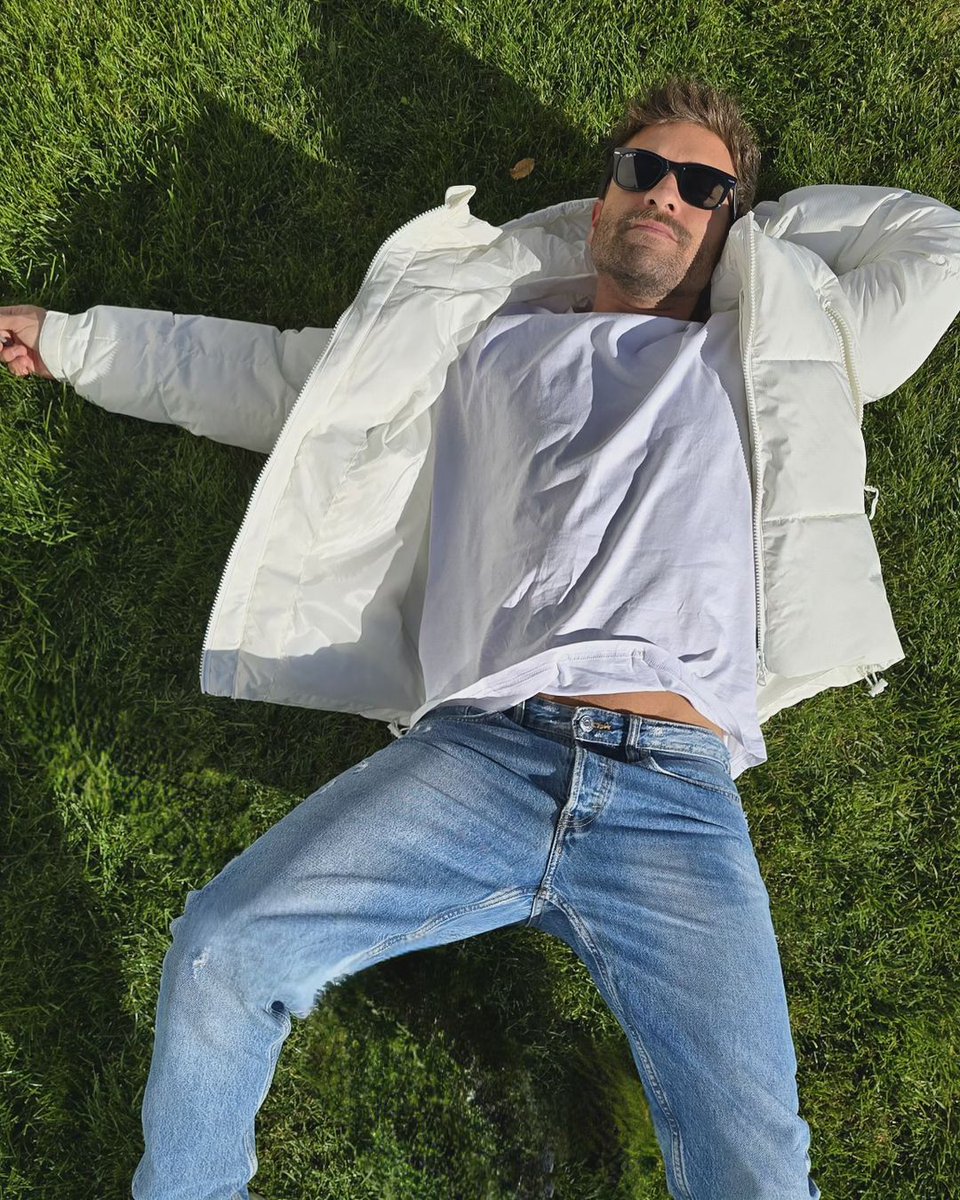 Galinier2B's tweet image. vas a anunciar cosas pronto, estoy seguro  (❄️🤍)
@pabloalboran #devolver #pabloalboran OMG quiero tener la misma chaqueta. 
Estamos más que listos ))) !!!