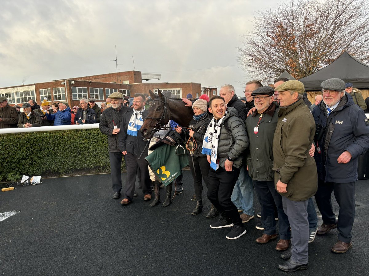 mollhun's tweet photo. Marsh Wren, winner of the Listed Bud Booth Mares’ Chase at Market Rasen for Stuart Edmunds and Sean Bowen https://t.co/nqqwtUJC8Y