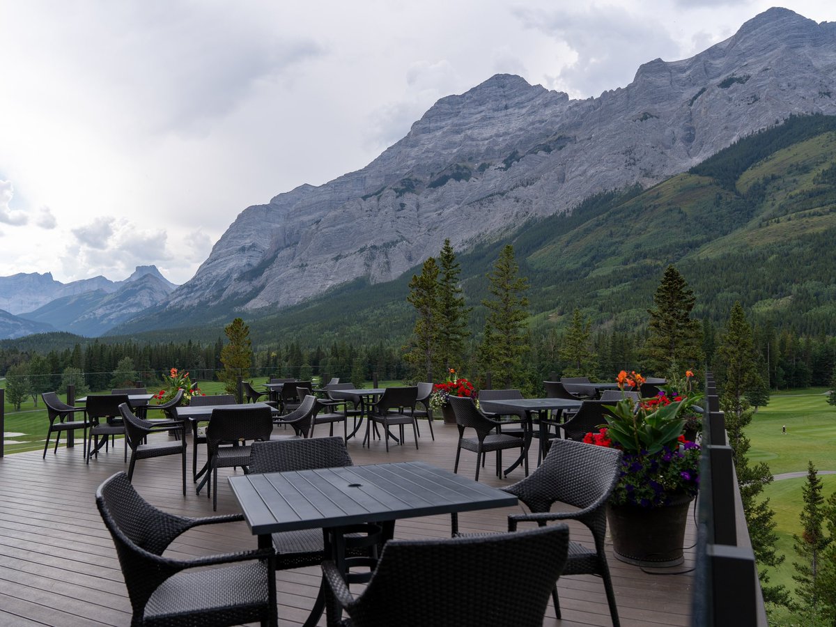 Did you enjoy a beverage on our Mt.Kidd patio this summer? We’d love to hear what your drink of choice was!