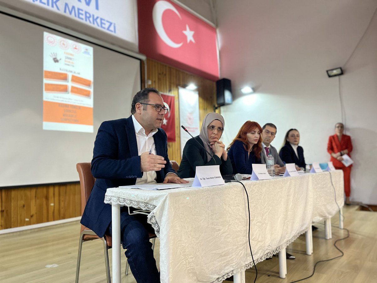 25 Kasım “Kadına Yönelik Şiddete Karşı Uluslararası Mücadele Günü” münasebetiyle Hopa sosyal hizmet müdürlüğü ve Gençlik Merkezi Müdürlüğümüz koordinesinde Gençlik Merkezimizde program gerçekleştirildi.

#kadınaşiddetehayır

<a href="/OA_BAK/">Dr. Osman Aşkın Bak</a> 
<a href="/GSBgenclik/">Gençlik Hizmetleri</a> 
<a href="/gencliksporbak/">Gençlik ve Spor Bakanlığı 🇹🇷</a>