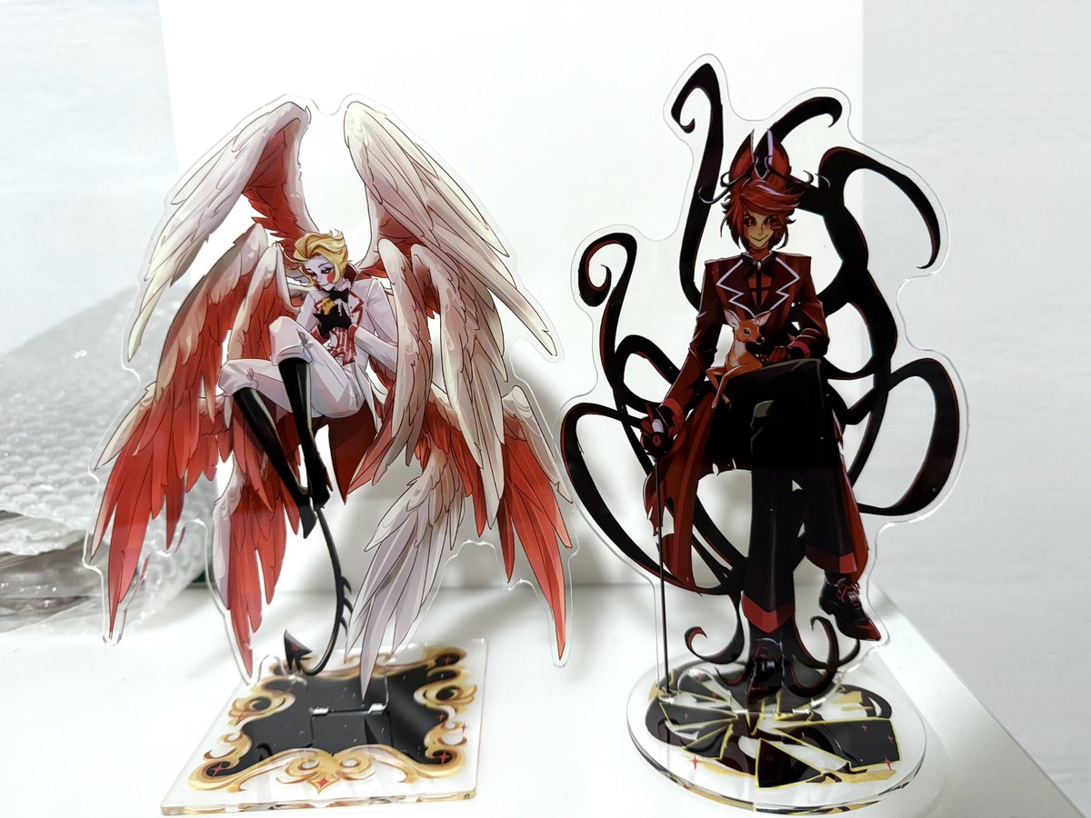 etherael__'s tweet photo. Thank u @junocharms for the amazing standees the quality is just 😍😍💖💖 I LOVE IT!!! AAAA i cant wait to put these up on my store tgt with the free prints that come with it ✨✨ #hazbinhotel #lucifer #alastor #standee #fanmerch (these are 20cm standees) https://t.co/sEP9iKFqtf