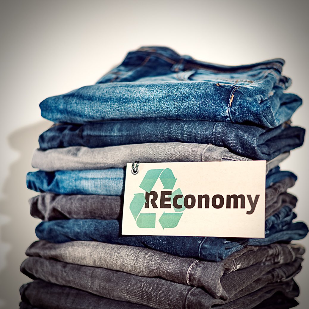 Konsum total – das Motto vor dem #BlackFriday, mittlerweile auch in der Schweiz überall. 

Wir bei #10vor10 zeigen diese Woche darum, wie Konsum auch anders geht: Secondhand statt neu.

#REconomy heisst unsere Serie zum Boom bei Gebrauchtem – heute geht’s los, schaut rein!