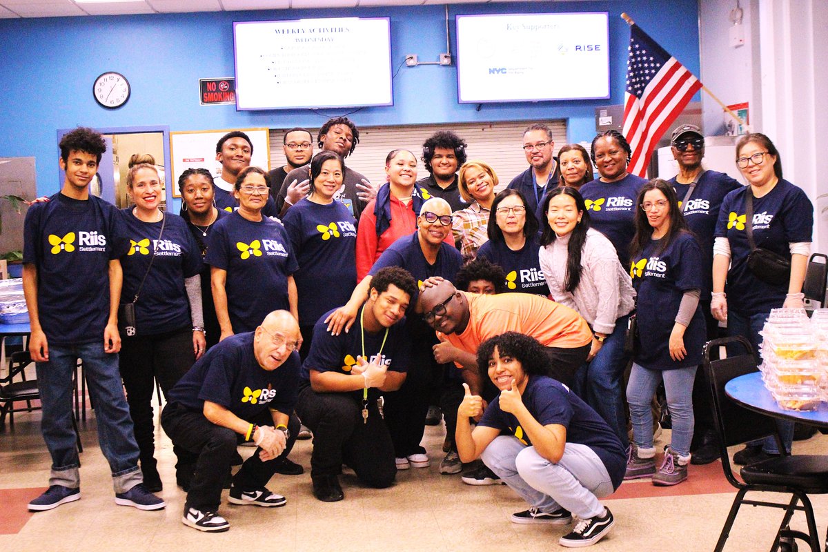 During our recent Fall Family Feast, we served an incredible 1,181 meals in just 4 hrs at our QB &amp; Ravenswood community centers! Thanks to the 160+ volunteers who supported our event from the Riis staff, participants, &amp; board members, as well as the incredible volunteers tagged👇
