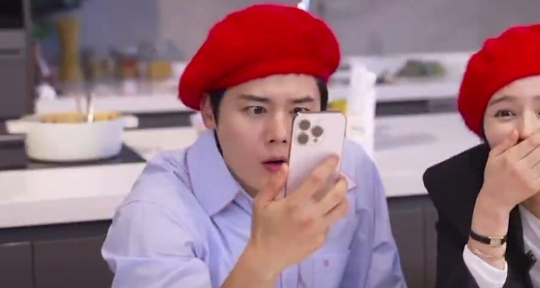 sunizup's tweet image. This is so hilarious!! The app was supposed to switch their faces! I seriously can't tell the difference &amp;amp; neither can they!! Lol! 🤭💕

#KimDongJun #김동준 #HanGaIn #Twins #한가인