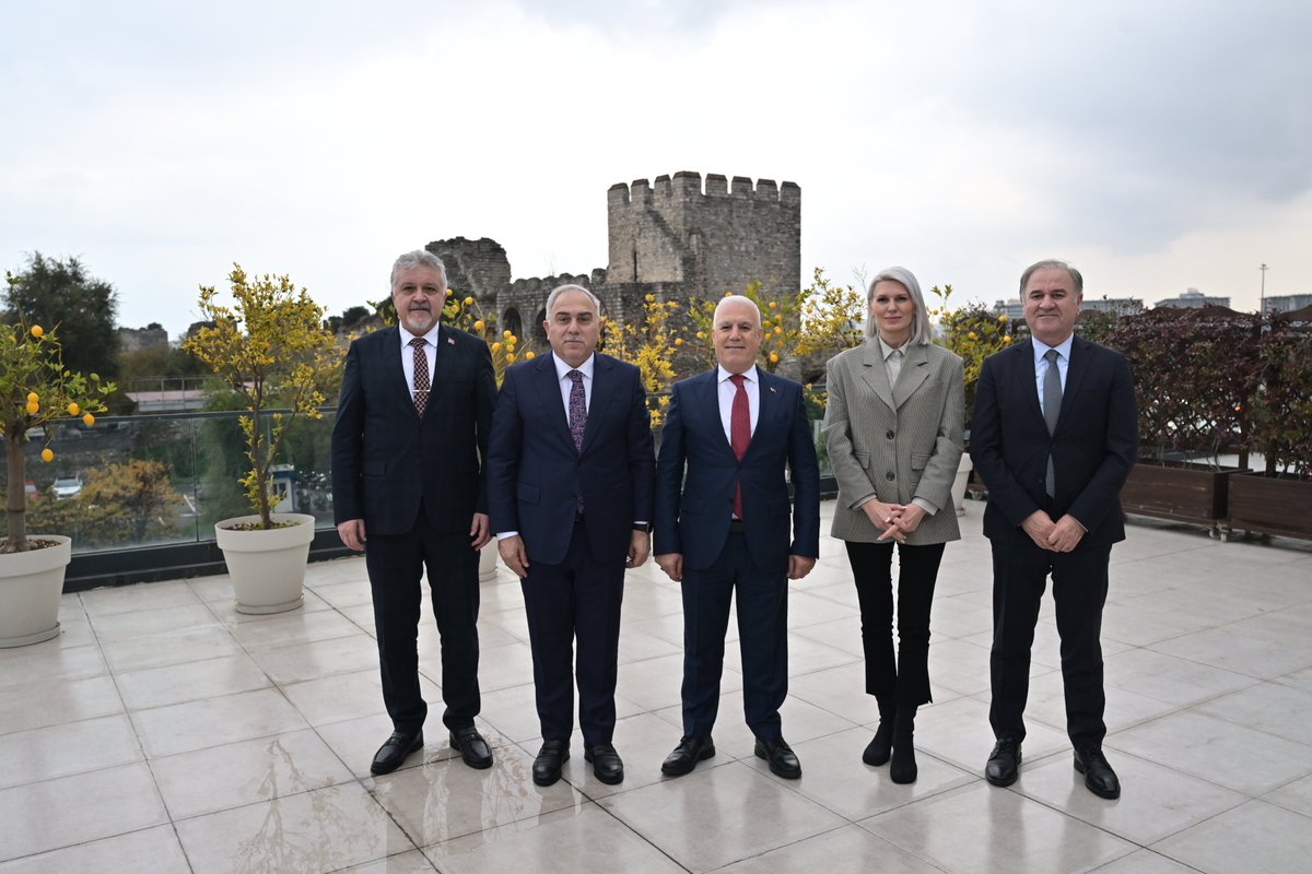 Marmara Belediyeler Birliği (MBB) Encümeni, MBB ve Bursa Büyükşehir Belediye Başkanı <a href="/mustafabozbey/">Mustafa Bozbey</a> başkanlığında ve Fatih Belediye Başkanı <a href="/MErgun_Turan/">M. Ergün TURAN</a> ev sahipliğinde Bilecik Belediye Başkanı Melek Mızrak Subaşı, Gebze Belediye Başkanı Zinnur Büyükgöz ve Lüleburgaz Belediye