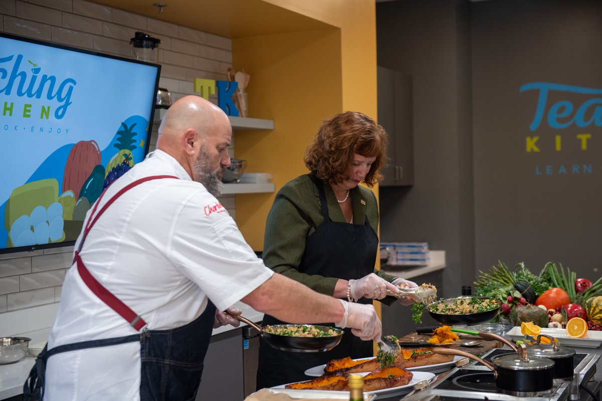 nkuedu's tweet photo. Cookin' On Campus: Thanksgiving Special with President Cady Short-Thompson 🥘🍽️

Want to see how it all came together? Check out our YouTube channel for the full video and get inspired to try it yourself!

#NorseUp #CookinOnCampus https://t.co/W6dsHuytOp