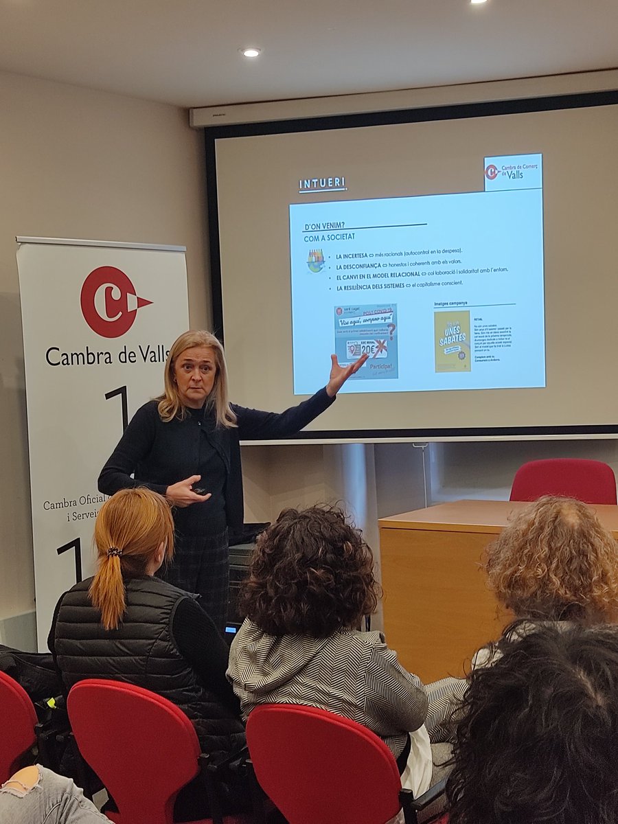 CambraValls's tweet photo. 📢 Avui, Maria Segarra d'Intueri Consulting ha impartit a la @CambraValls una classe magistral als comerciants de Valls, presentant estratègies innovadores per captar clients i millorar l'experiència comercial. https://t.co/NbyCUTsbxr