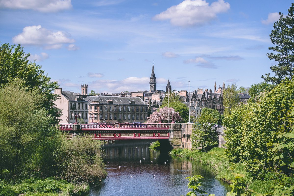 We're extending free parking in Paisley car parks from 1 to 2 hours over the festive period.

The extension begins on Sunday 1 December and will support increased footfall in the town centre in the lead up to Christmas.

renfrewshire.gov.uk/article/11992/…