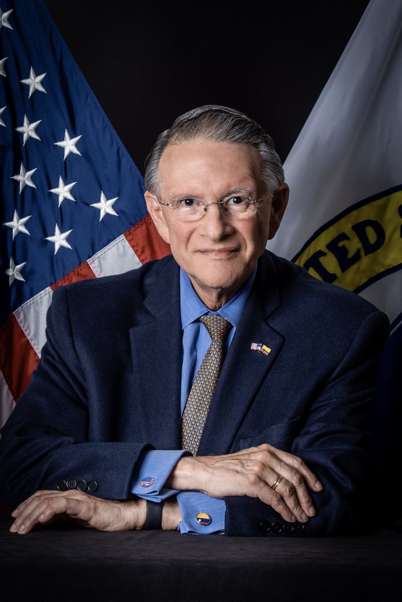 NavalWarCollege's tweet image. #FairWinds &amp;amp; #FollowingSeas to Adm. Guillermo Barrera, former Cmdr of @FuerzasMilCol Navy &amp;amp; 1st @USNavyCNO Distinguished Int'l Fellow! He retired after 13 years as educator, friend, mentor &amp;amp; leader, inspiring NWC students, staff &amp;amp; faculty. Read here: tinyurl.com/25hsuu6p