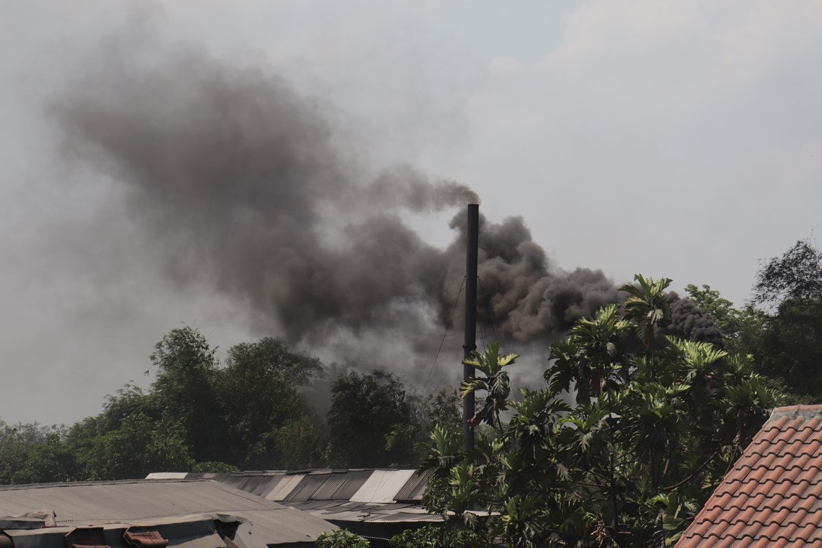 According to a delegate at the #Busan meeting from an oil-producing country, there’s no need for the #plastictreaty to address emissions, as the Kyoto Protocol already regulates them. Really? Are emissions from producing and burning #plastics just #CO2?

 #inc5 #kickpollutersout