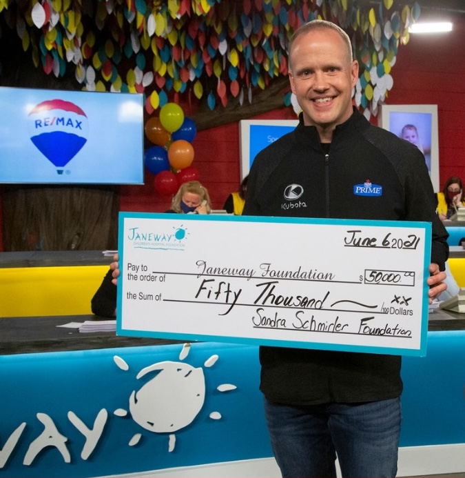 SandraSchmirler's tweet image. The @grandslamcurl is back in #Newfoundland! We’re proud to celebrate $226k+ granted to 🏥 for babies born premature or critically ill.

🌡️ Infant Warmers (Burin)
🔆 Phototherapy (St. John's)
🤱 Fetal Monitors (St. John's)
💉 Infusion Pumps (Corner Brook)

More to come! #GSOC