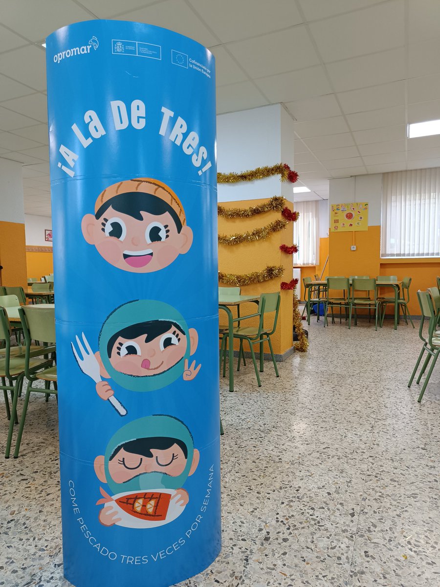 CeipLorenzo's tweet photo. ¡ A la de 3! La flota pesquera se ha acercado al colegio. Algo grande está pasando . El cole se unido a esta iniciativa junto a Opromar, la Unión Europea y el Ministerio Agricultura,  Alimentación y Pesca.
https://t.co/SnNOfhM8qm https://t.co/gAPnjyvBgs