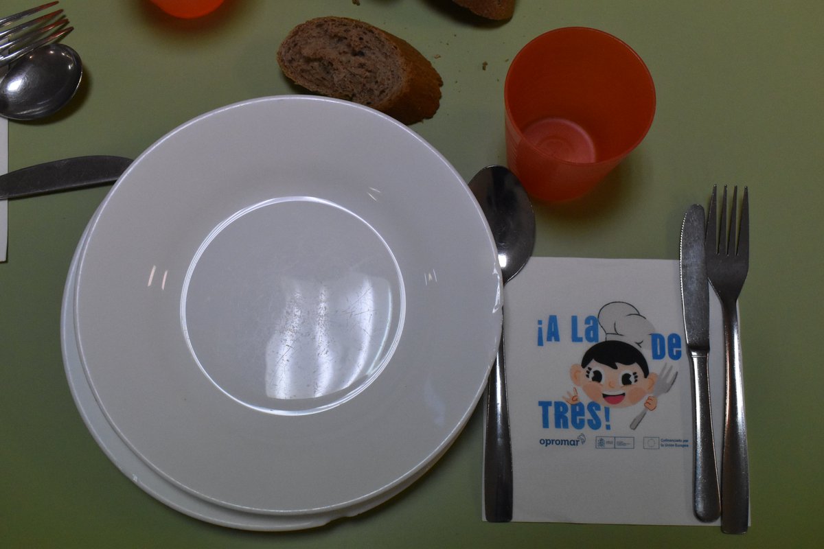 CeipLorenzo's tweet photo. ¡A la de 3! Algo rico y sabroso se ha puesto en nuestra mesa. ¿Qué habrá sido? https://t.co/uKAbZ0MBSr