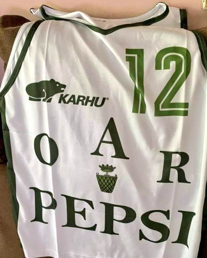 AgrasFernando's tweet photo. @Eugenio39224416 @officialdifusor Número 12, camiseta del canadiense #LarsHansen https://t.co/jpWpifkgpS