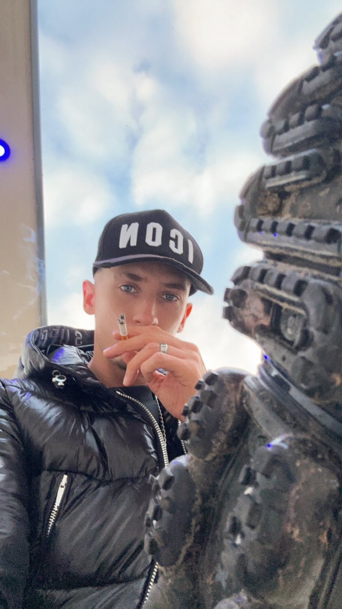 Chav King Charlie 👑 tweet media