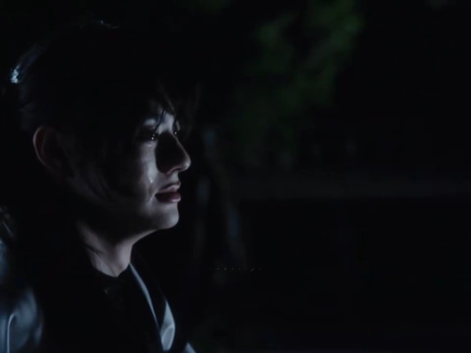 ⠀⠀⠀⠀⠀⠀⠀ 

    ช่างสวยงามเหลือเกินที่มีชีวิตอยู่  
    เพื่อความตาย
    หากรักสามารถแหลกสลาย
    ท้ายที่สุดแล้ว
    เป็นเพียงความอ้างว้างเดียวดาย
    ลืมเลือนสิ้นทั้งเหตุและผล
    ทนซึ่งทุกความทรมานเจ็บปวด
    ดื้อรั้นจดจำในคำมั่นสัญญาลวงตา