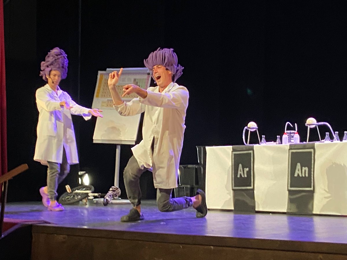Hoy nuestros alumnos de 4º, 5º y 6º han asistido al teatro Reina Sofía de #benavente para ver la obra Circo-Ciencia. Nos ha encantado. <a href="/ceipfernandoII/">ceip fernando II</a> <a href="/cfiebenavente/">cfiebenavente</a> <a href="/CSFPJCYL/">CSFP</a> <a href="/aytobenavente/">Ayto Benavente</a> <a href="/educacyl/">Educación JCyL</a>