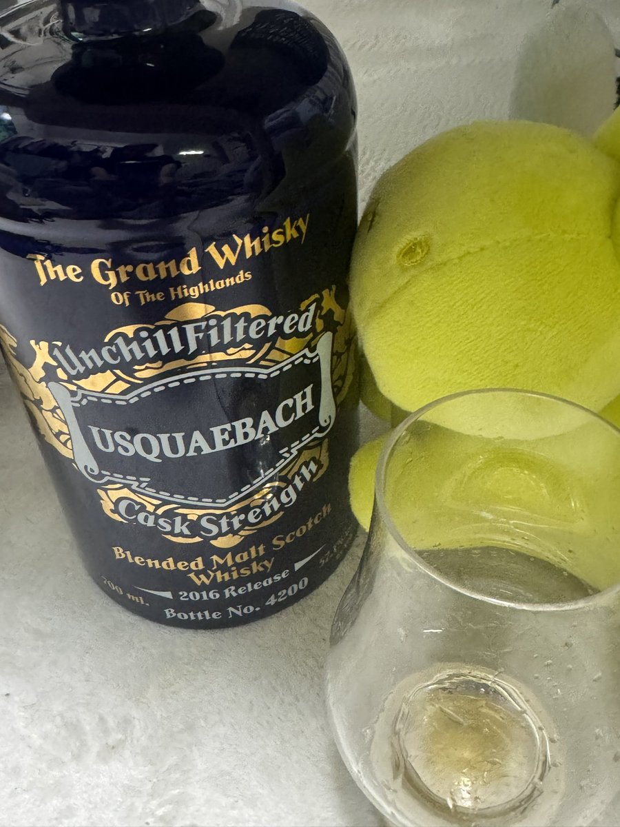 Rabbit_Usagi_x's tweet image. #ウシュクベ　#Usquaebach
ちびちび飲んでたらコルクが砕けたので今年中に飲み切ります
ベッコウ飴系の珍しいフレーバー