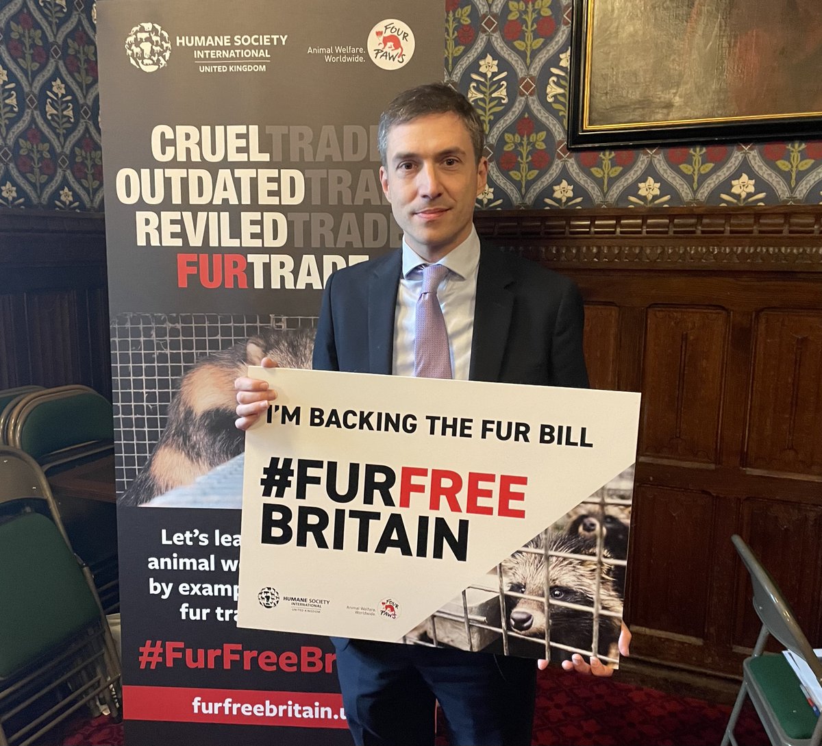 The fur trade isn't only cruel. It's also a public health risk because of the way wild animals are caged &amp; treated

Scientists warn that zoonotic diseases from fur farms could trigger the next pandemic

It's time for a #furfreeBritain
<a href="/FOURPAWSUK/">FOUR PAWS UK</a> @HSIUKorg