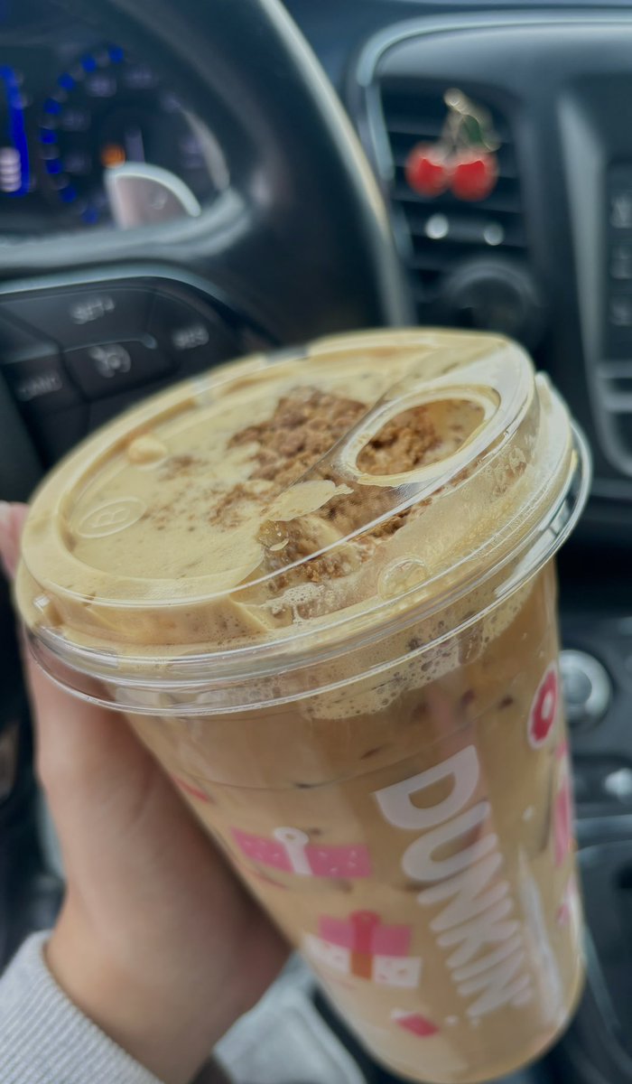 dunkins holiday cookie butter drink😫😍😍😍