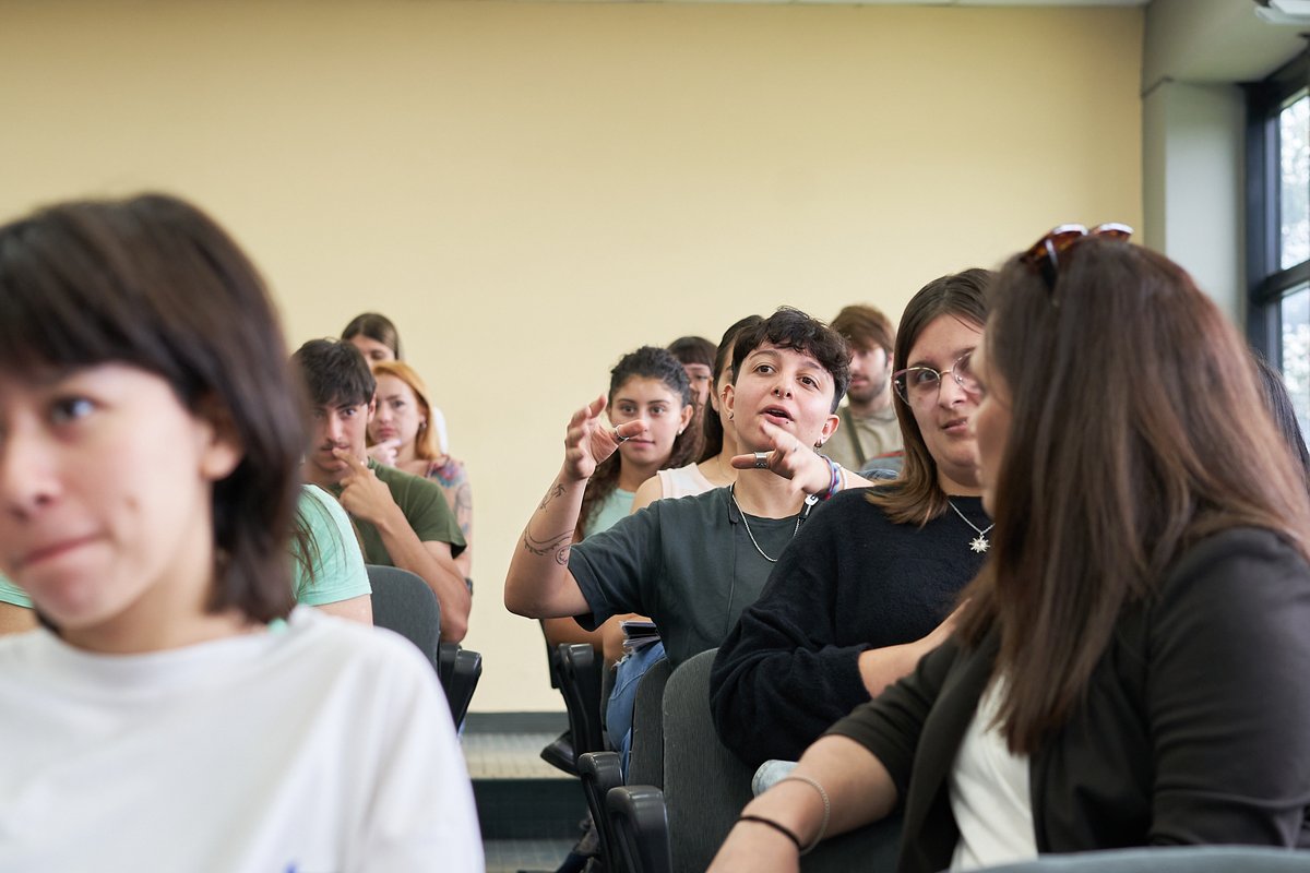 😊Así comenzó la #VIIJCE
💬La conferencia inaugural estuvo a cargo de Santiago Carreras. 
📌El Director del área de Prensa y Comunicación de <a href="/BocaJrsOficial/">Boca Juniors</a> contó su experiencia en el área y cómo se trabajan las estrategias comunicacionales.
¿Estuviste presente? ¿Qué te pareció?