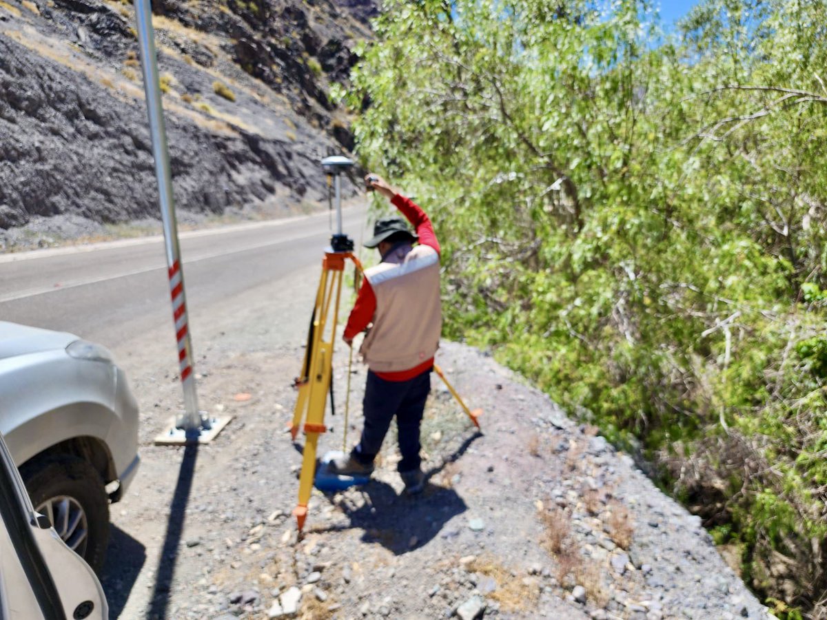 RioHuasco's tweet photo. 📍Nuestro equipo técnico, integrado por Sergio Gutiérrez y Cristian Castillo, realizó una inspección técnica y topográfica de las obras de mejoramiento ejecutadas en el Canal Perales, colaborando estrechamente con su comunidad de aguas. https://t.co/XmfDvtMVQQ