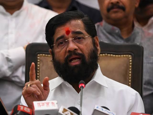 _arslanX's tweet image. देश का पहला अग्निवीर मुख्यमंत्री.. सिर्फ 4 साल के लिए 😂

श्री श्री एकनाथ शिंदे 😂