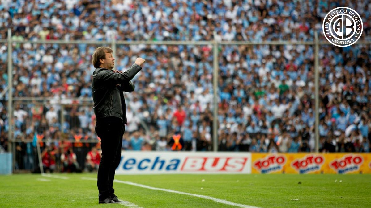 Vegettismo9's tweet photo. Para volver, lo intento todo para volver
Cada vez que pronuncio tu nombre, me invade la nostalgia
Y me sorprendo, pensando en tu amor
Vuelvo a sentir, el calor de tu voz
Y me pregunto, si vale la pena vivir
Para volver, lo deje todo, para volver
Es preciso cambiar nuestras vidas, volver a perdonarnos
Que nos queremos, lo sabes lo sé
Somos lo mismo, diez años después
Abandonemos la lucha, para volver