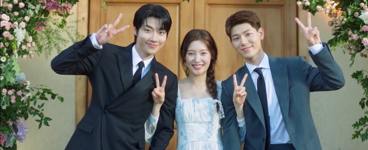 kdramasdiary's tweet photo. This drama was emotional roller coaster for me. I learned a lot from them. Most importantly, they showed us what a real family means, i’m so glad to meet all these beautiful characters. You mean everything to me! 🫶🏻

#FamilyByChoice #FamilyByChoiceEp16 https://t.co/e1RRx8wKdN