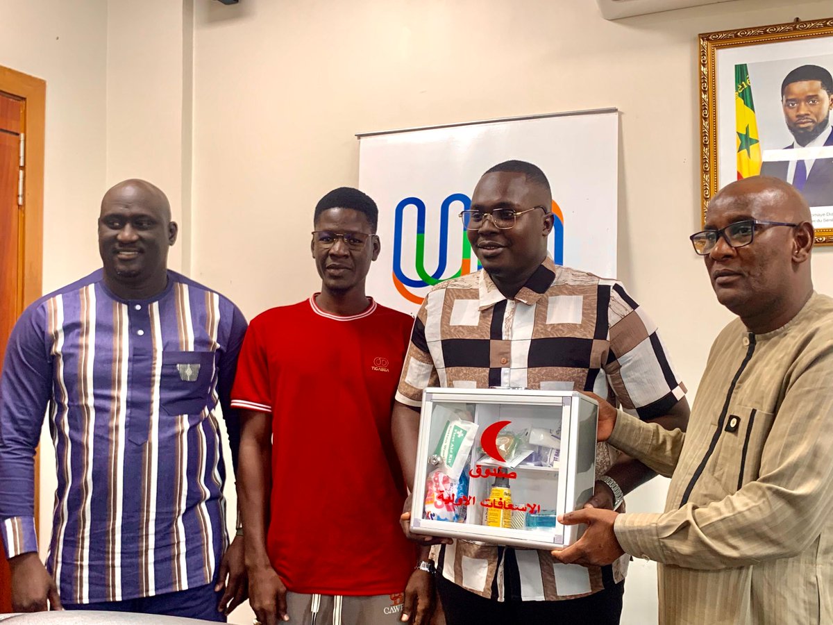 [#SOLIDARITÉ]

Bravo et merci à la Fédération des Etudiants de l’Université numérique Cheikh Hamidou KANE (FNE-UNCHK) qui a généreusement offert des boîtes à pharmacie à nos 17 ENO destinées à la communauté étudiante. 

#Kebetu #UNCHK_Sn #ServiceALaCommunauté