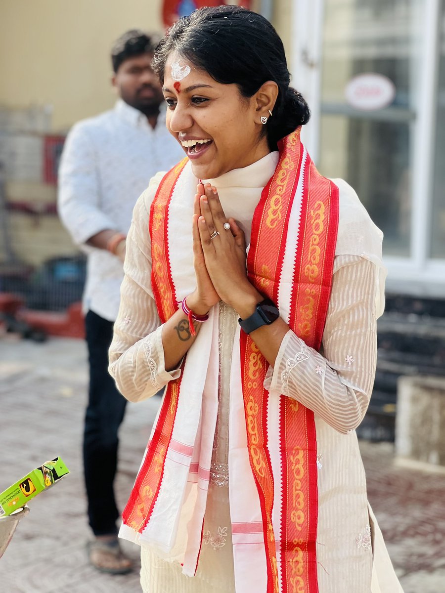 mpriyasinger tweet picture