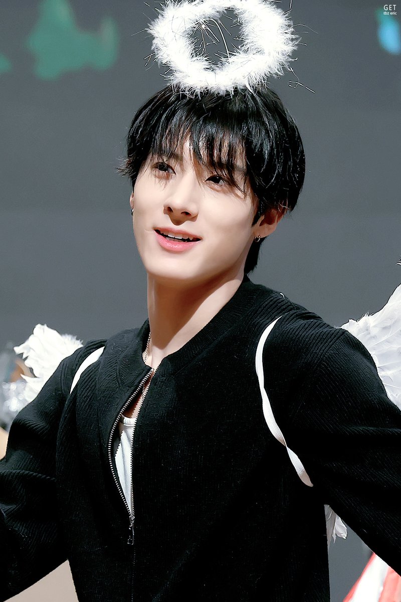 241124 메이크스타 팬싸 HQ
🤍
#THEBOYZ #더보이즈 #ERIC #에릭 #손영재 #도화선