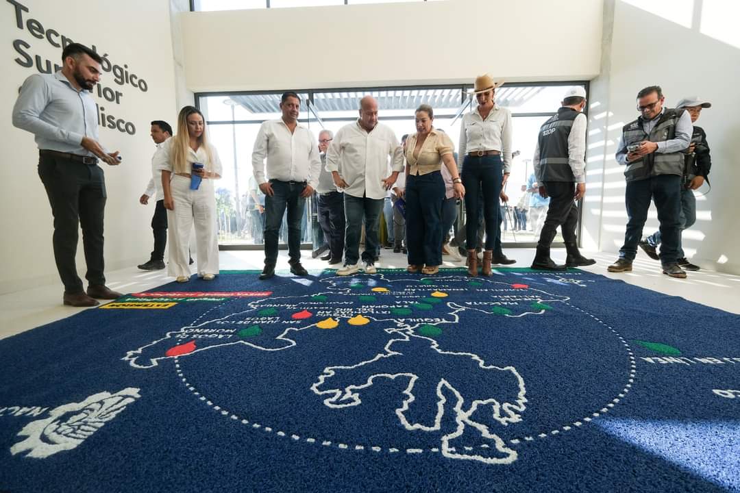 YussaraCG's tweet photo. Celebro la inauguración del nuevo Tecnológico Superior en Tomatlán, un paso firme hacia un futuro lleno de oportunidades. La educación es la mejor inversión para transformar vidas y construir un Jalisco más fuerte. ¡Sigamos avanzando! 

#Educación #Jalisco #Diputadadelpueblo https://t.co/LgJTFNUNAY