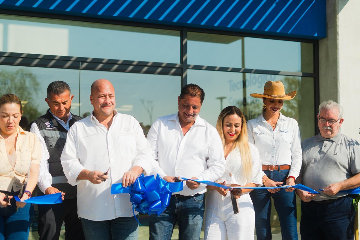 YussaraCG's tweet photo. Celebro la inauguración del nuevo Tecnológico Superior en Tomatlán, un paso firme hacia un futuro lleno de oportunidades. La educación es la mejor inversión para transformar vidas y construir un Jalisco más fuerte. ¡Sigamos avanzando! 

#Educación #Jalisco #Diputadadelpueblo https://t.co/LgJTFNUNAY