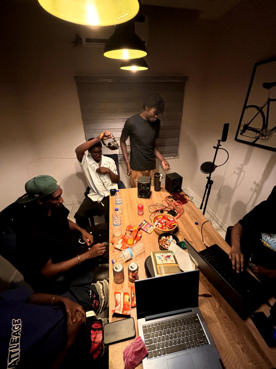 alphasirrah's tweet image. new music soon ⚠️🖤

#LOCKEDIN 
#WTFIS