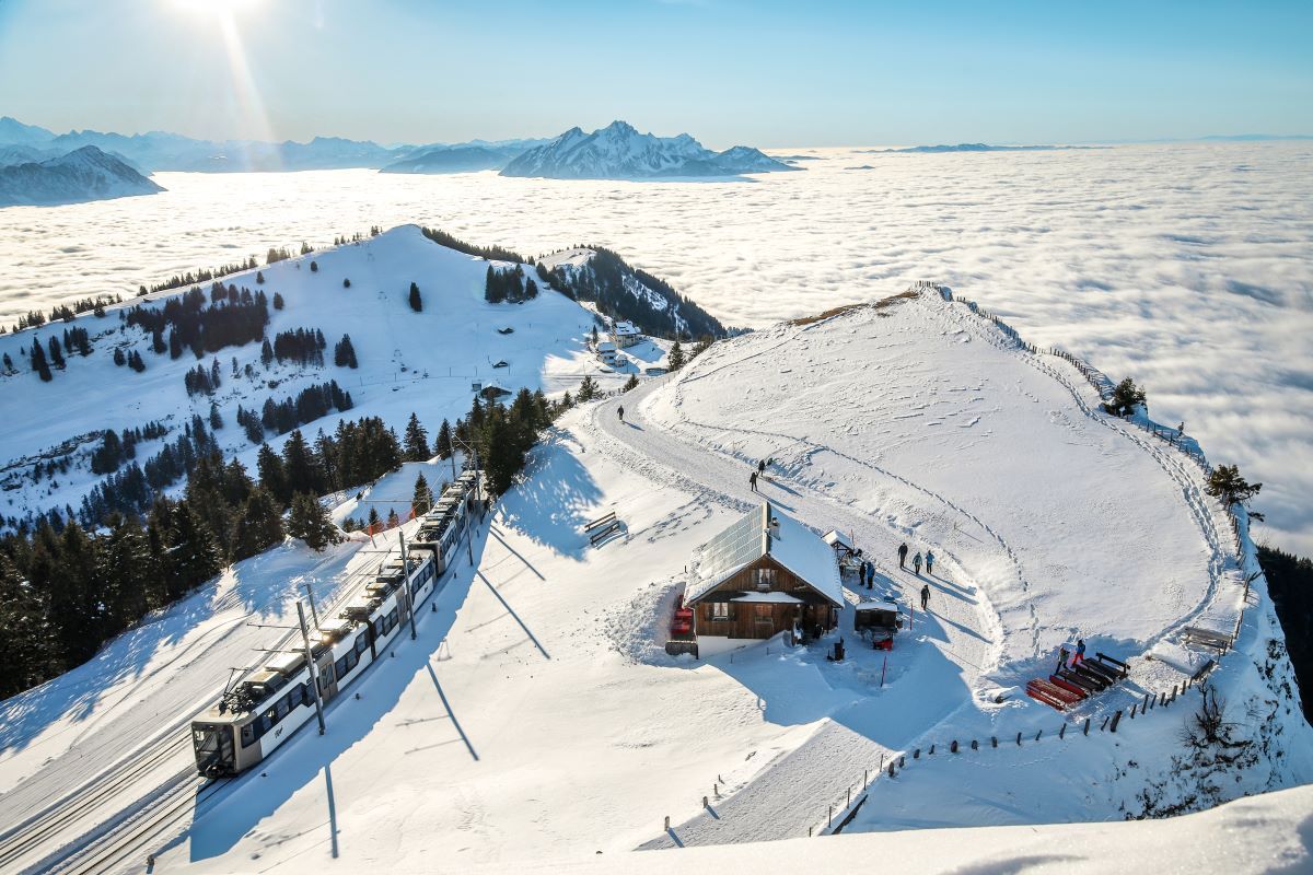Experience the perfect mix of nature, adventure, and wellness: a trip to Mount Rigi paired with a visit to the Mineral Bath &amp; Spa Rigi Kaltbad. 🚶‍♂️💦 

Learn more: buff.ly/4f5WSfL

📸 Rigi Railways 

#TravelSwitzerland #HikeAndRelax #Rigi
