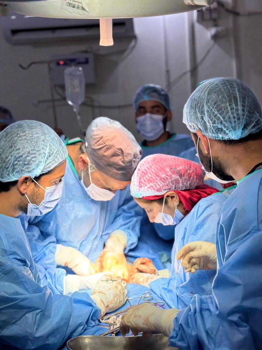 Butt_Aijaz's tweet photo. First ever Total abdominal hysterectomy done in ADH ,GMC HANDWARA.
Congratulations to dept of Gynae/Obs and team of Theater.
Milestone achieved in constrained space.
@SyedAbidShah Sir! https://t.co/8OhLatB8pO