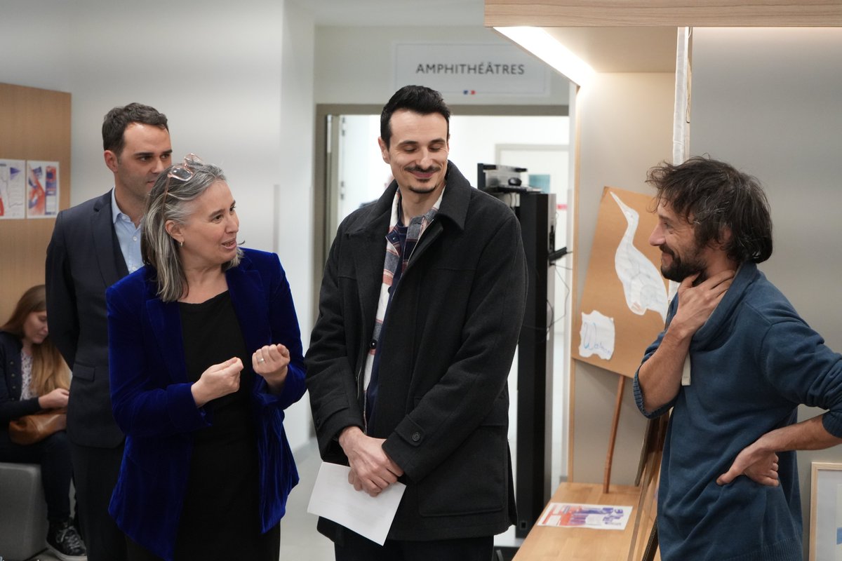 acnancymetz's tweet image. Inauguration ce jour des travaux des élèves de la section Arts Plastiques 🎨🖌du collège André Malraux de Delme. En présence de l&apos;artiste Guillaume Barborini. 

Rectorat, 21e Lieu d&apos;Art et de Culture🎨📚.

 #EAC #Éducation #LAC