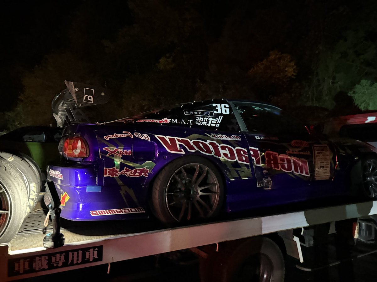 hakuinoakuma70's tweet image. 夏以来の最上号とのご対面
その時は屋根なかったけど…
最後に最上さんの180sxでの走りがみれて良かった
これでなんの悔いもなく本格的に区切りをつけることが出来ました
わたしは次のステージへlet's go‼︎

#最上弦毅
#tmfs
#ドリフト
#YZサーキット
#MCR
#36