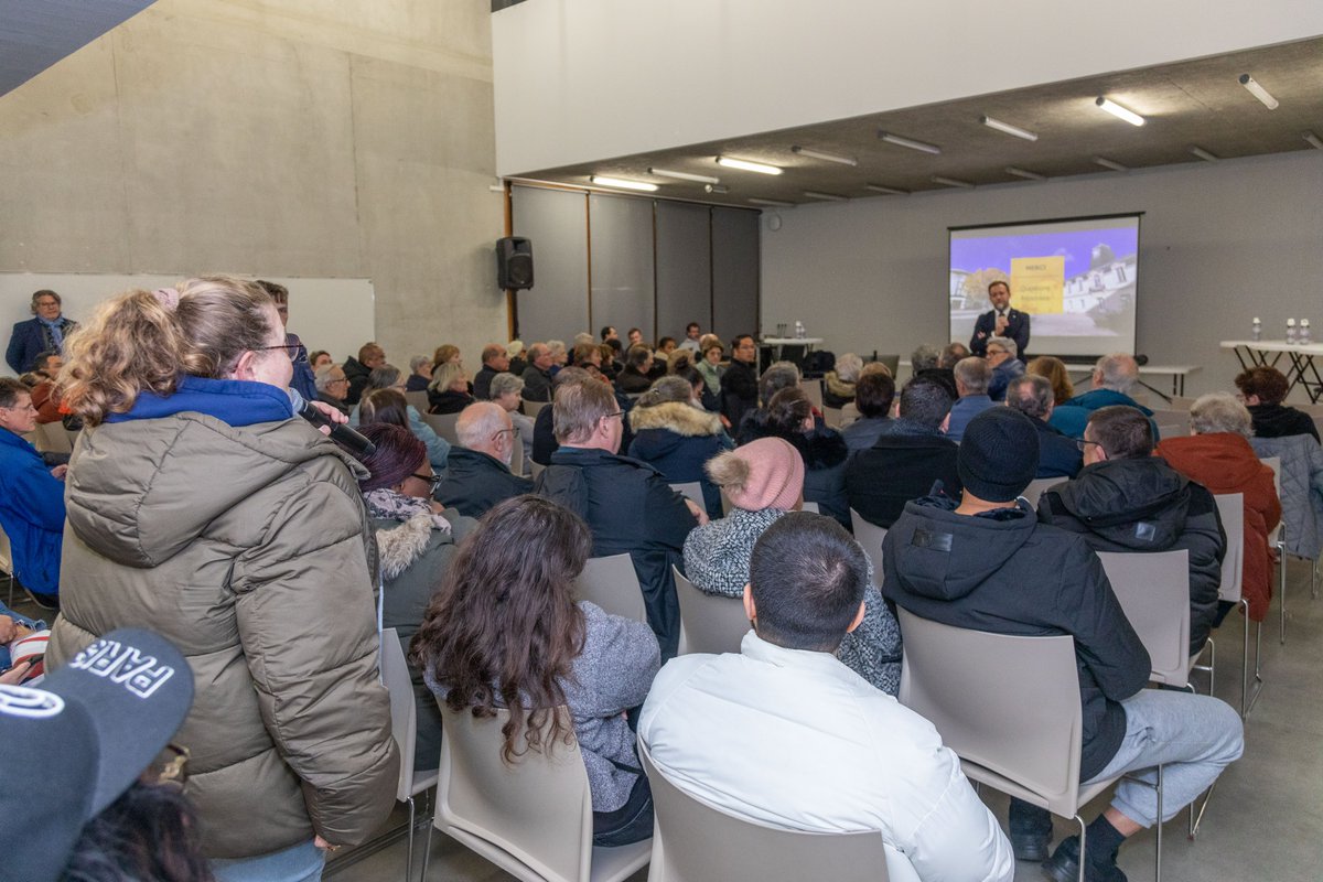 JD_Berger's tweet photo. ✅Plus de logements et de commerces
✅Des rues rénovées et de nouveaux jardins partagés
✅Plus d'animations avec les #MiniPuces et #RangetaChambre
Autant d'avancées concrètes présentées hier aux habitants de #TrivauxGarenne lors de notre dernier conseil de quartier de l'année ! https://t.co/tslsu0qgAA