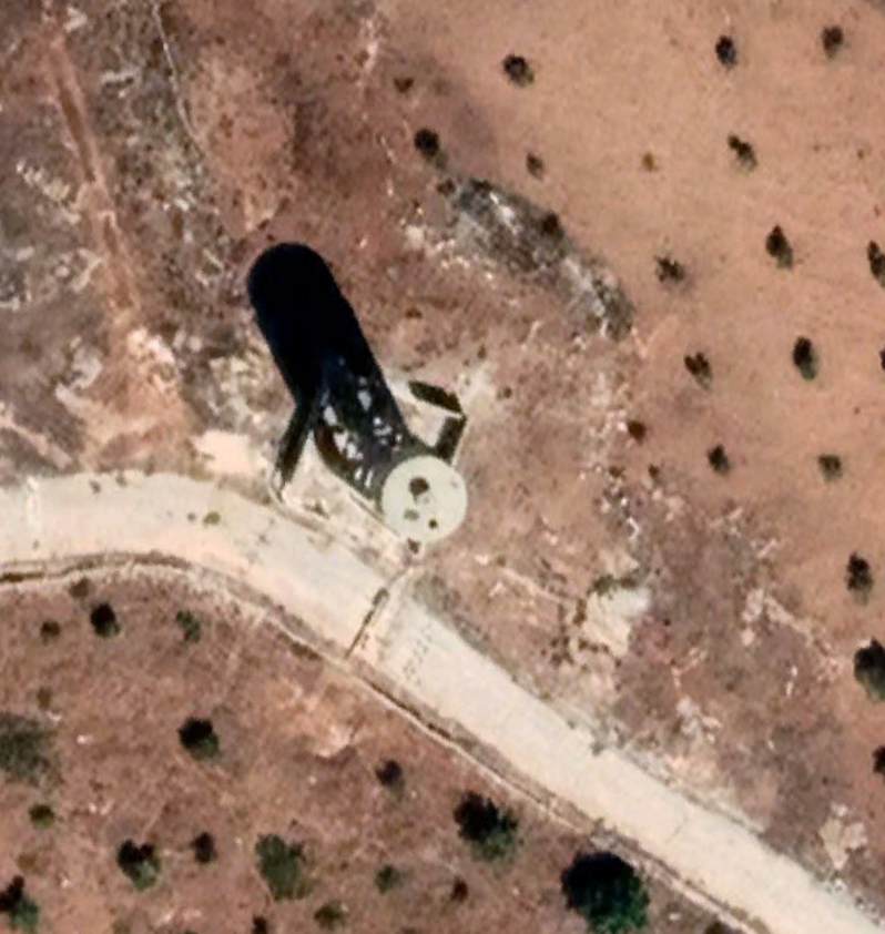 syria_map's tweet photo. Hayr Darkal has never appeared on maps and was rarely mentioned online. I geolocated the village based on combat footage from 2022.

The first screenshot depicts the destruction of a water tower, whose exact coordinates are 36.2396 N, 36.9045 E https://t.co/zMuMkGZMKS