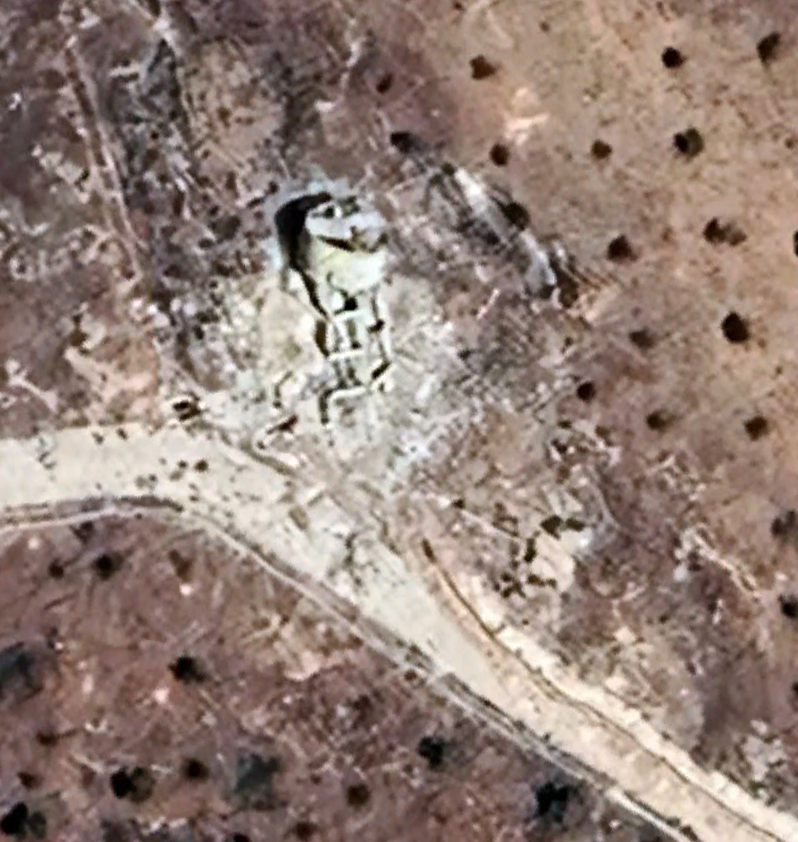 syria_map's tweet photo. Hayr Darkal has never appeared on maps and was rarely mentioned online. I geolocated the village based on combat footage from 2022.

The first screenshot depicts the destruction of a water tower, whose exact coordinates are 36.2396 N, 36.9045 E https://t.co/zMuMkGZMKS