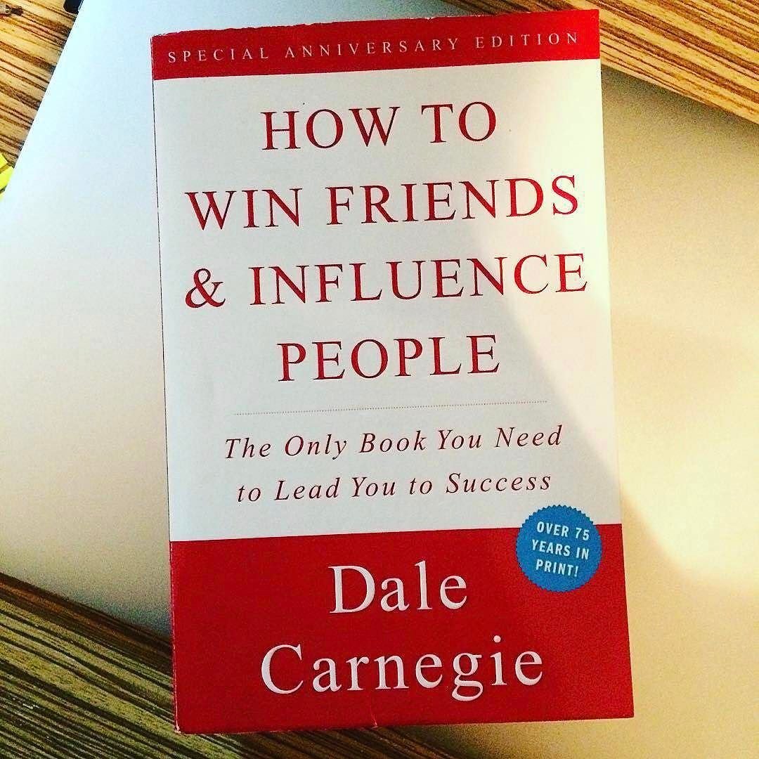 This is Dale Carnegie.

In 1936, he published How to Win Friends and Influence People, a book so timeless it’s still changing lives nearly 90 years later.

It’s not about manipulation—it’s about understanding human nature.

Here’s how it works: