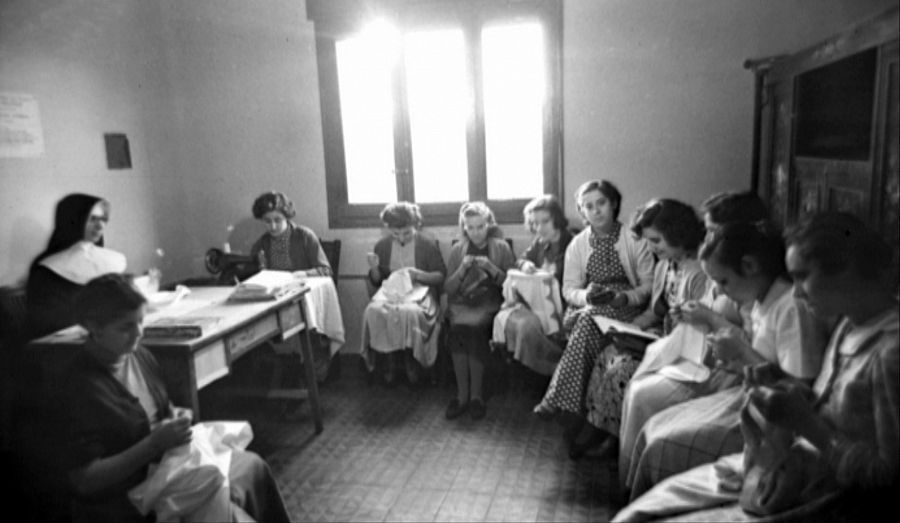 Villa Teresita fue una institución colaboradora del Patronato de Protección a la Mujer que contó con, al menos y según las memorias, seis reformatorio en el Estado español regidos por las Auxiliares del Buen Pastor

📍Pamplona
📍Madrid
📍Barcelona
📍Granada
📍Cádiz
📍Godella