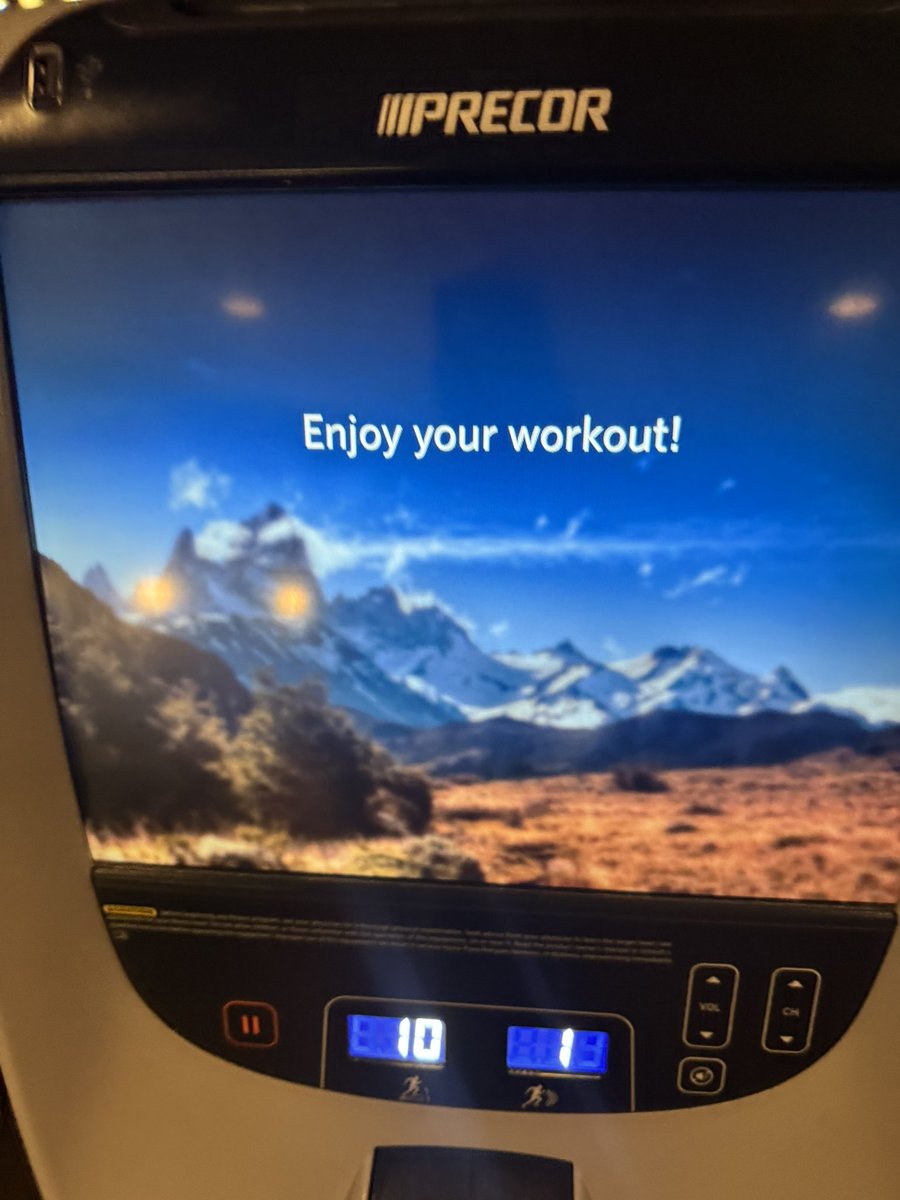 CoachHop's tweet photo. 🌅🚴🏻🏋️ #ThanksgivingEve #workout #anotherone #5amclub #shortworkweek 😃 https://t.co/eNiOijPPrW