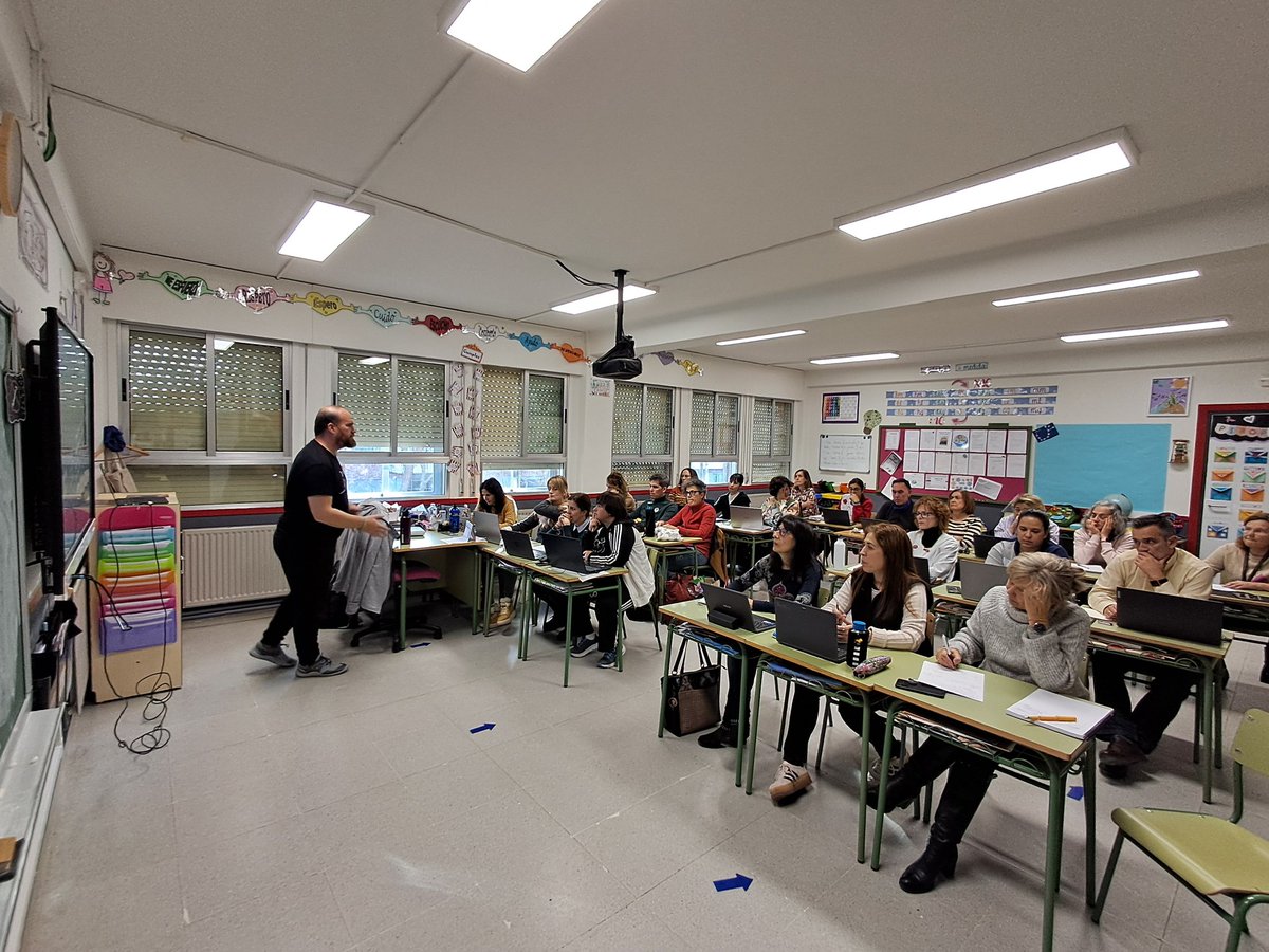 CeipMelquiades's tweet photo. Disfrutamos esta tarde en el cole de una gran ponencia de la mano de Arturo sobre Additió, herramienta importante para la evaluación. ¡Un gran claustro con muchas ganas de aprender! @cfievalladolid @Edudesarrollo @Dip_Va @cabezondepisu @UNICEF_EDU https://t.co/jgGXRkoC2C