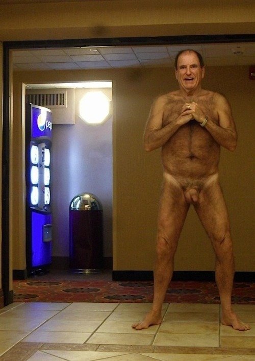 Older4meplease tweet media