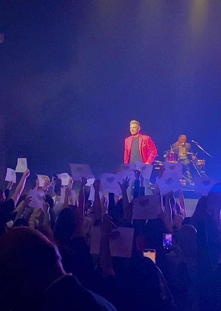 beamberr2's tweet image. Showing @nickcarter some love in Cerritos with more #FanAction
#NCArmy is amazing! 
#WhoIAmRecap